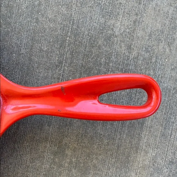 Le Creuset 23 Red Cast Iron Skillet - Picture 5 of 5